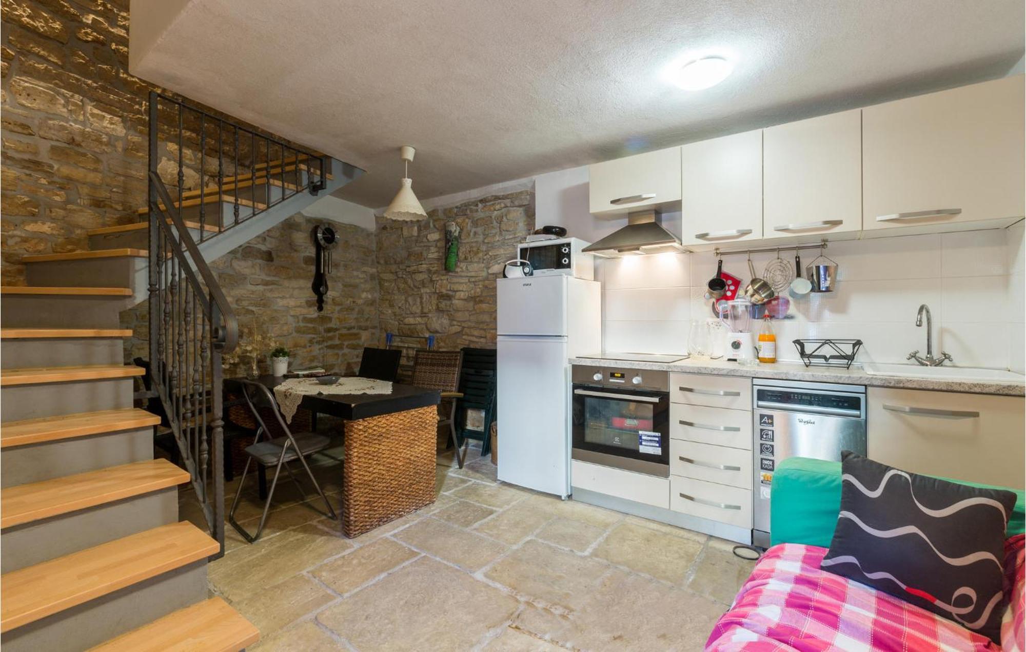 2 Bedroom Stunning Home In Bale Exterior foto